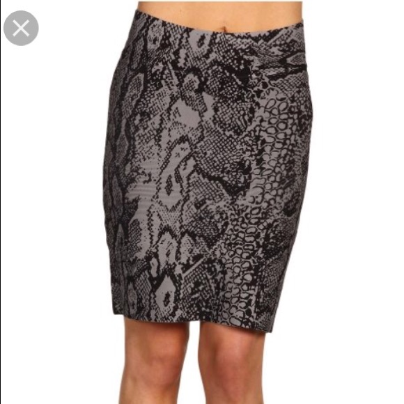 BCBGMaxAzria Dresses & Skirts - BCBGMAXAZRIA BANDAGE DRESS